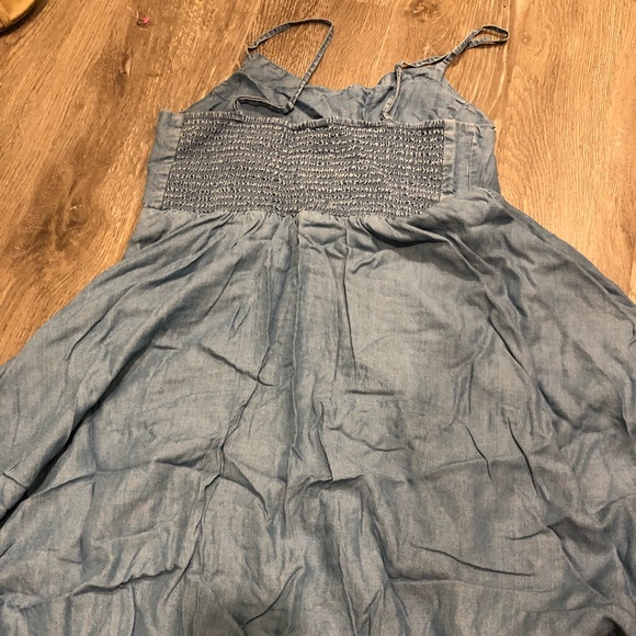 Dresses. - Picture 3 of 6